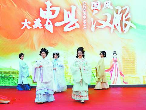  漢服進(jìn)北大演繹優(yōu)秀傳統(tǒng)文化之美